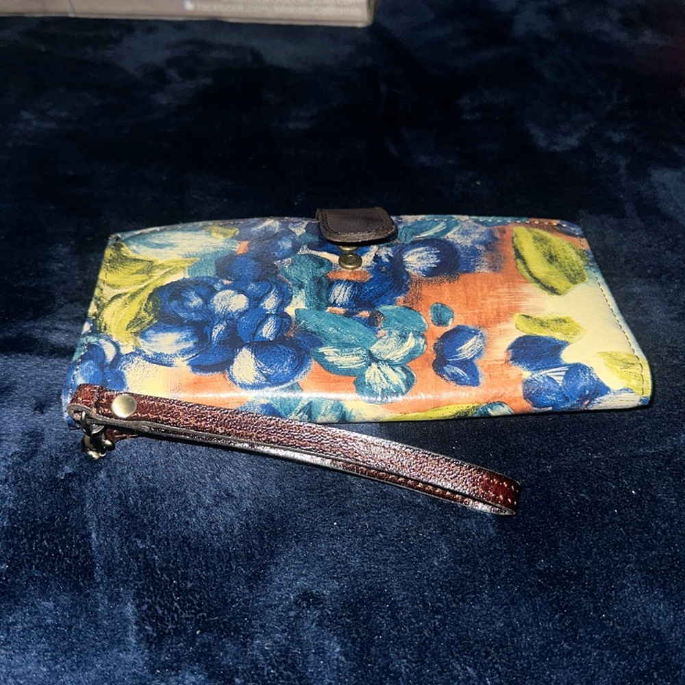 NWOT Patricia Nash Wristlet